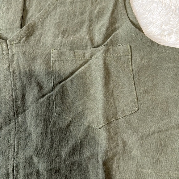 Green Pocket Tank Top with Button Back - Picture 2 of 7